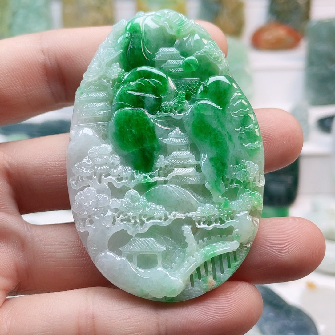 翡翠颈饰未镶嵌山水