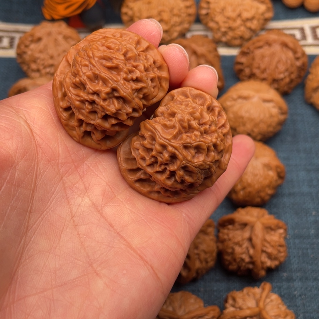 何***默文玩核桃把件40全品宫灯