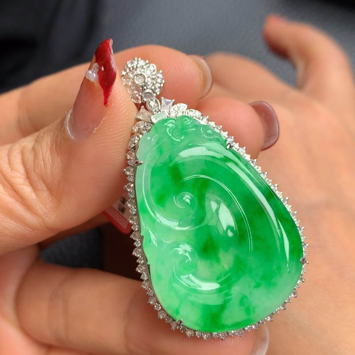 翡翠吊坠(不含链)18K金镶嵌