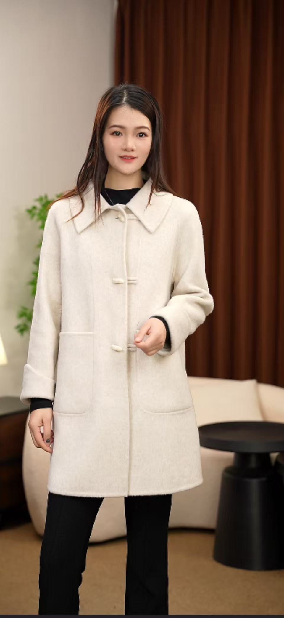 秋冬新款减龄方领精致双面呢大衣女牛角扣减龄直筒呢子外套021