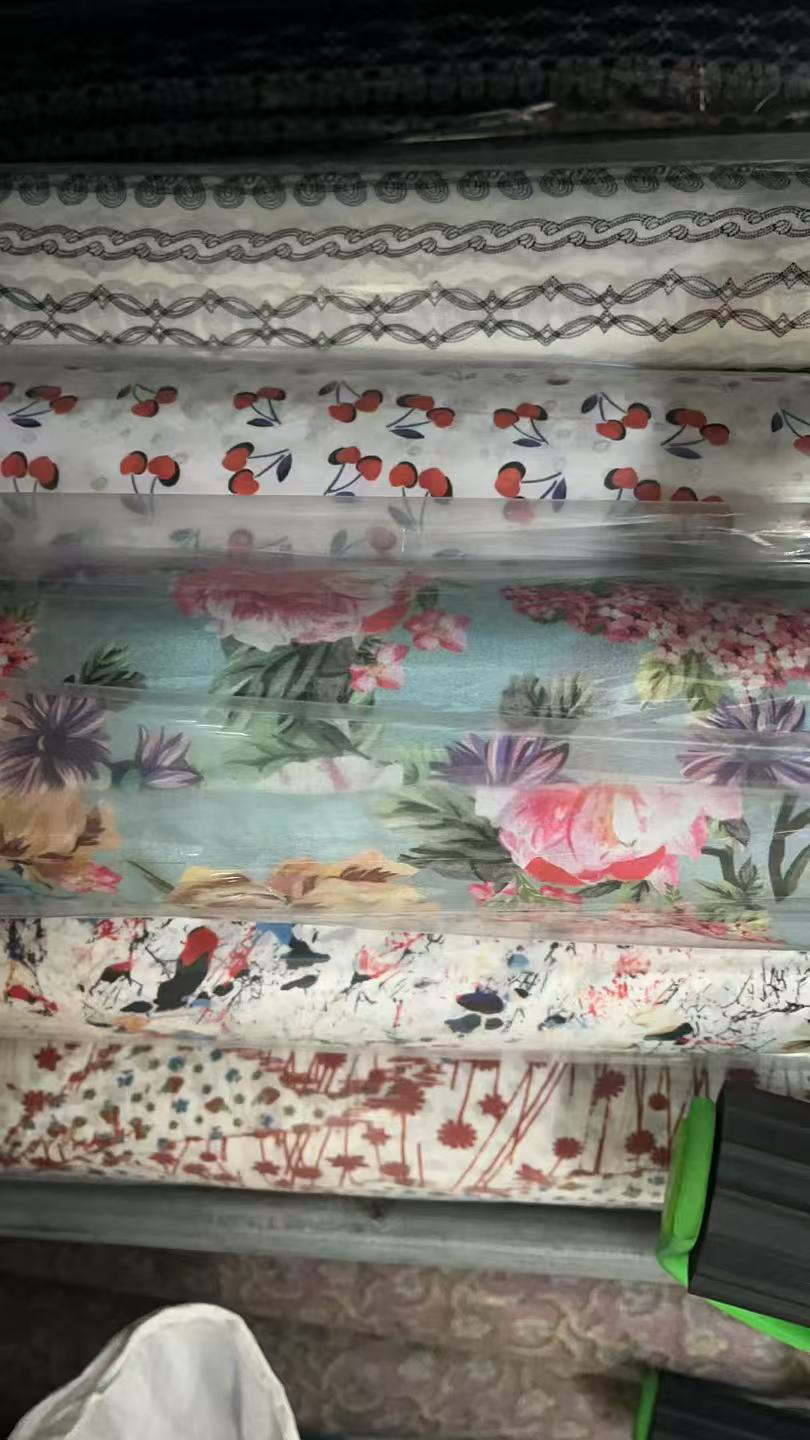 满分桑蚕丝：乔其纱，双绉，素绉缎新鲜到货布料