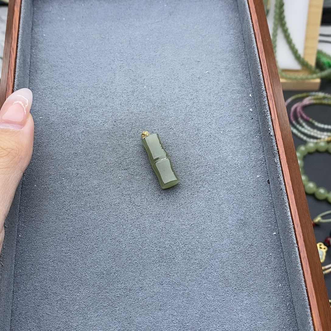 和田玉吊坠(不含链)18K金镶嵌