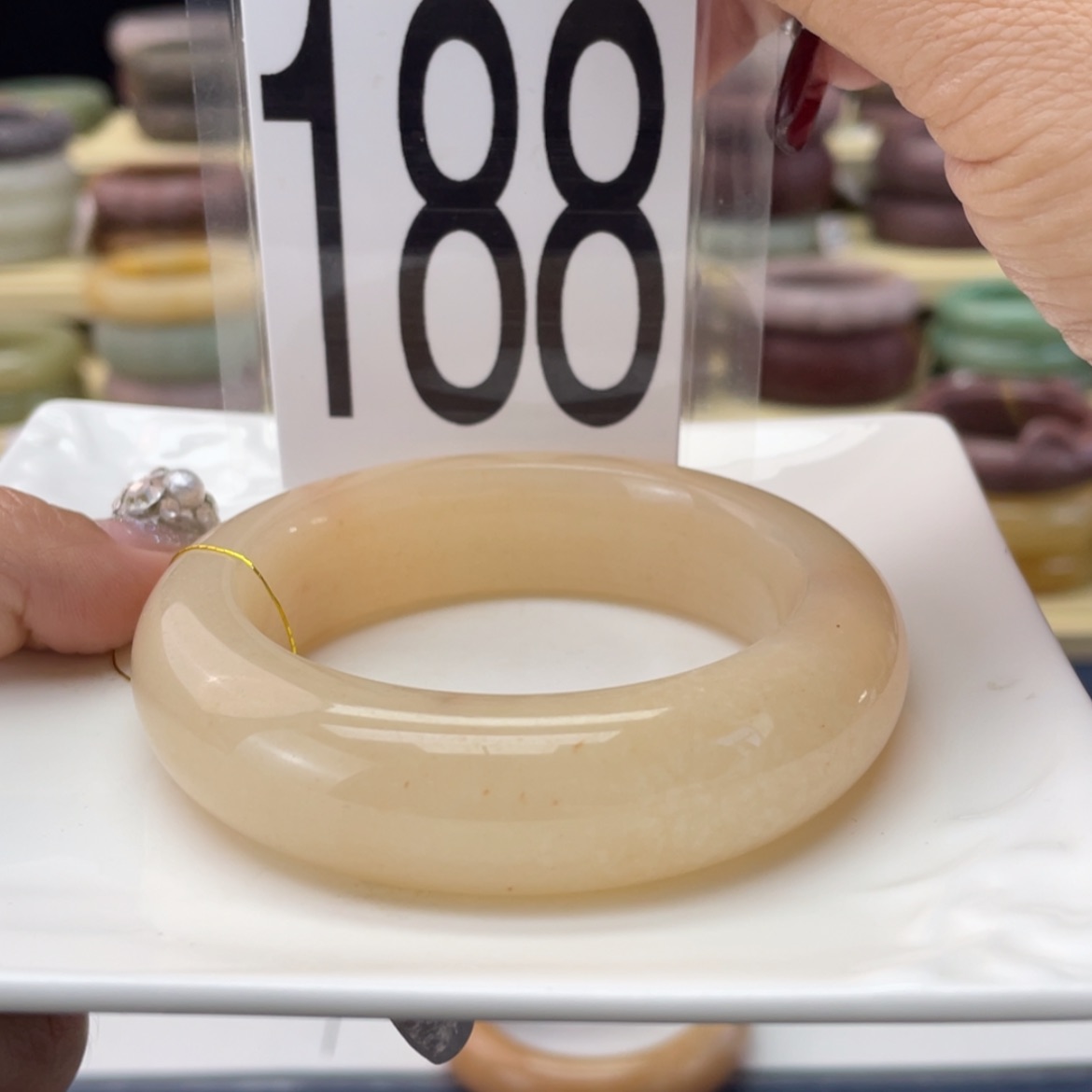 【闪购商品】石英质玉手镯未镶嵌