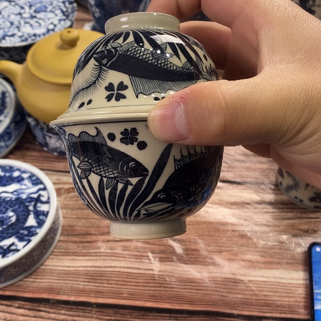小*黄釉鱼藻纹盖碗加杯子