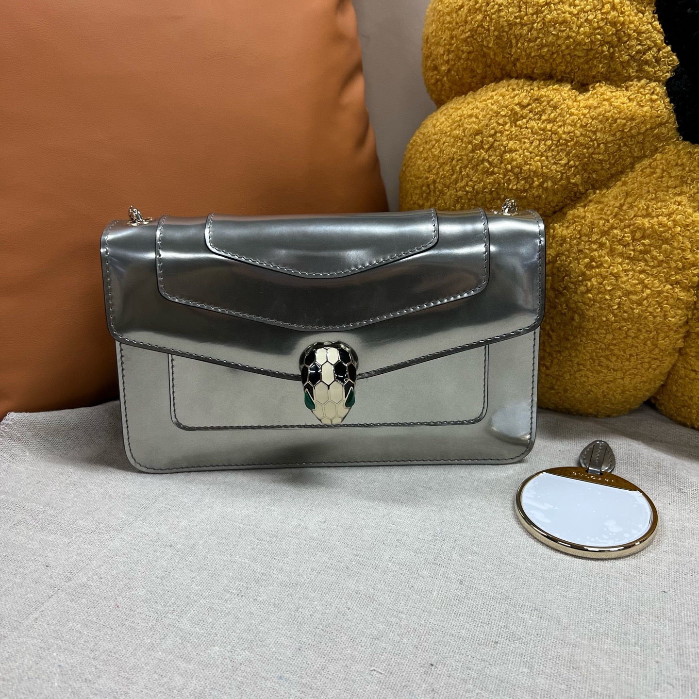 95新 BVLGARI/宝格丽 Forever蛇头 银灰色 漆皮 斜挎包 