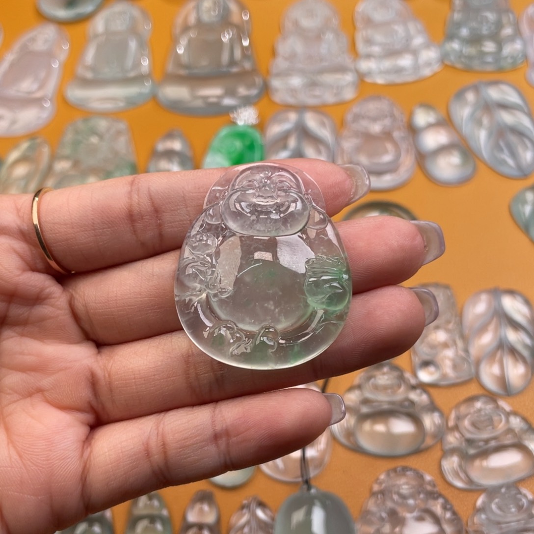 翡翠颈饰未镶嵌x**i佛