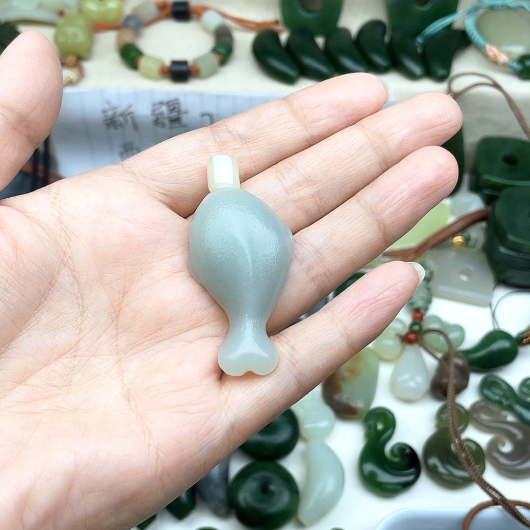 颈饰未镶嵌和田玉一****。