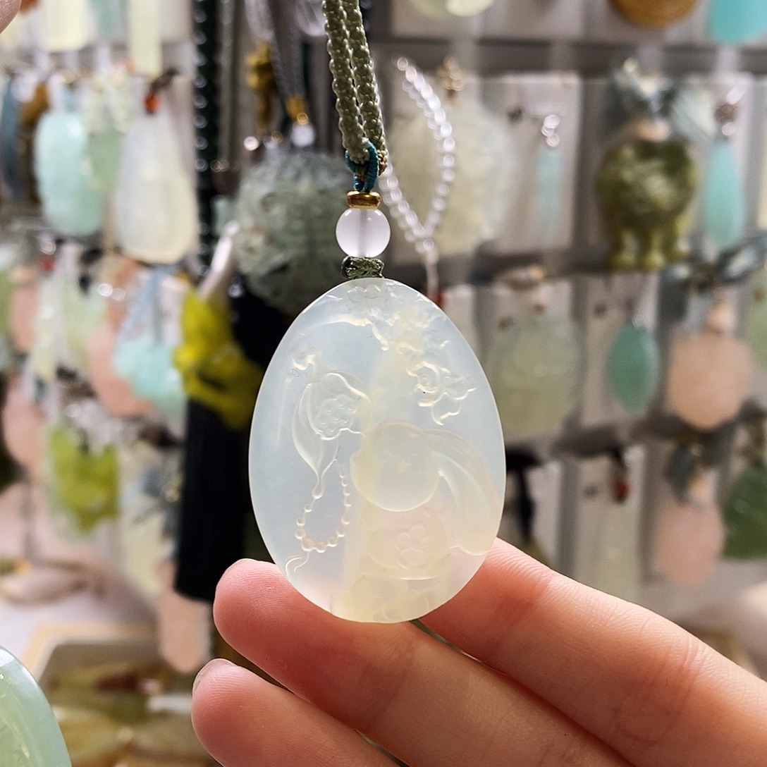 蛇纹石玉未镶嵌颈饰