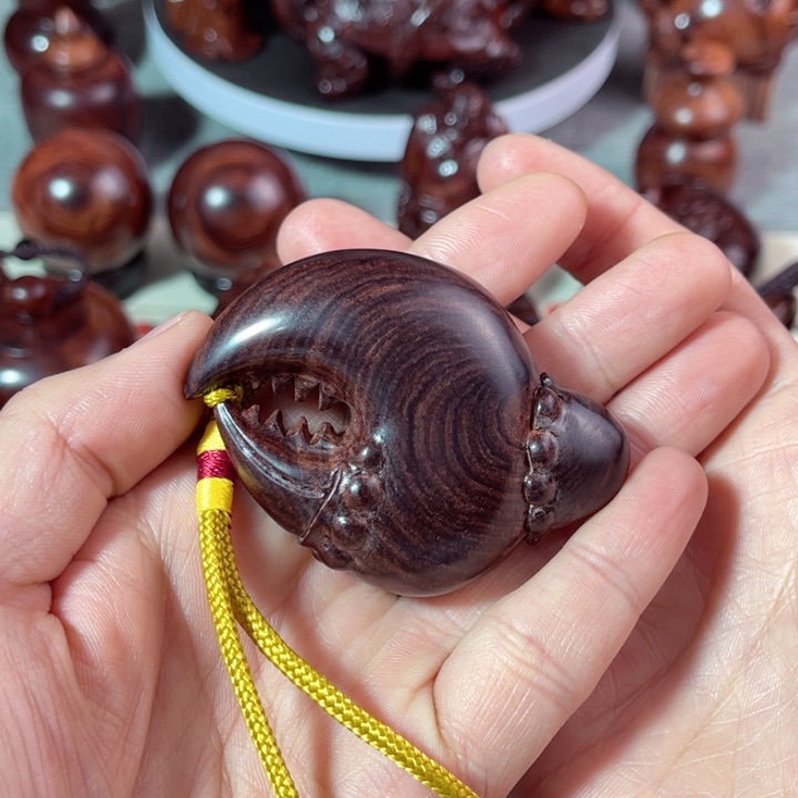 黄花梨/降香黄檀把件螃蟹钳