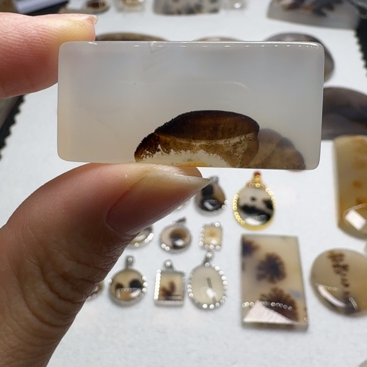 玛瑙/玉髓未镶嵌珠宝奇石