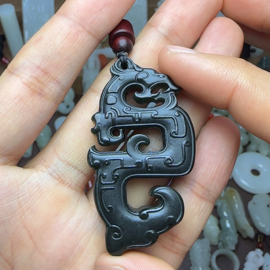 和田玉挂件未镶嵌夔龙