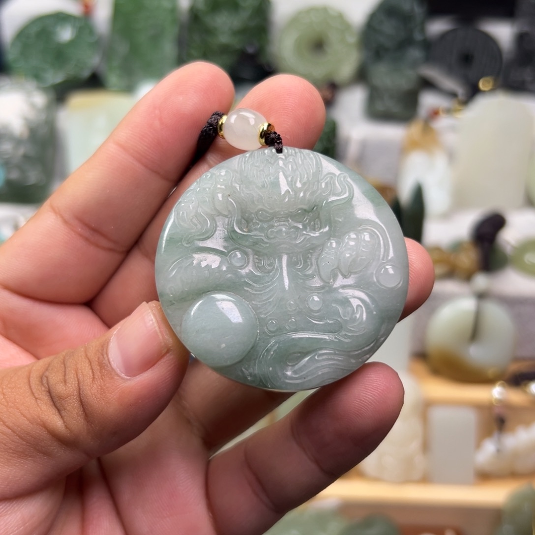 石英质玉（金丝玉）颈饰未镶嵌