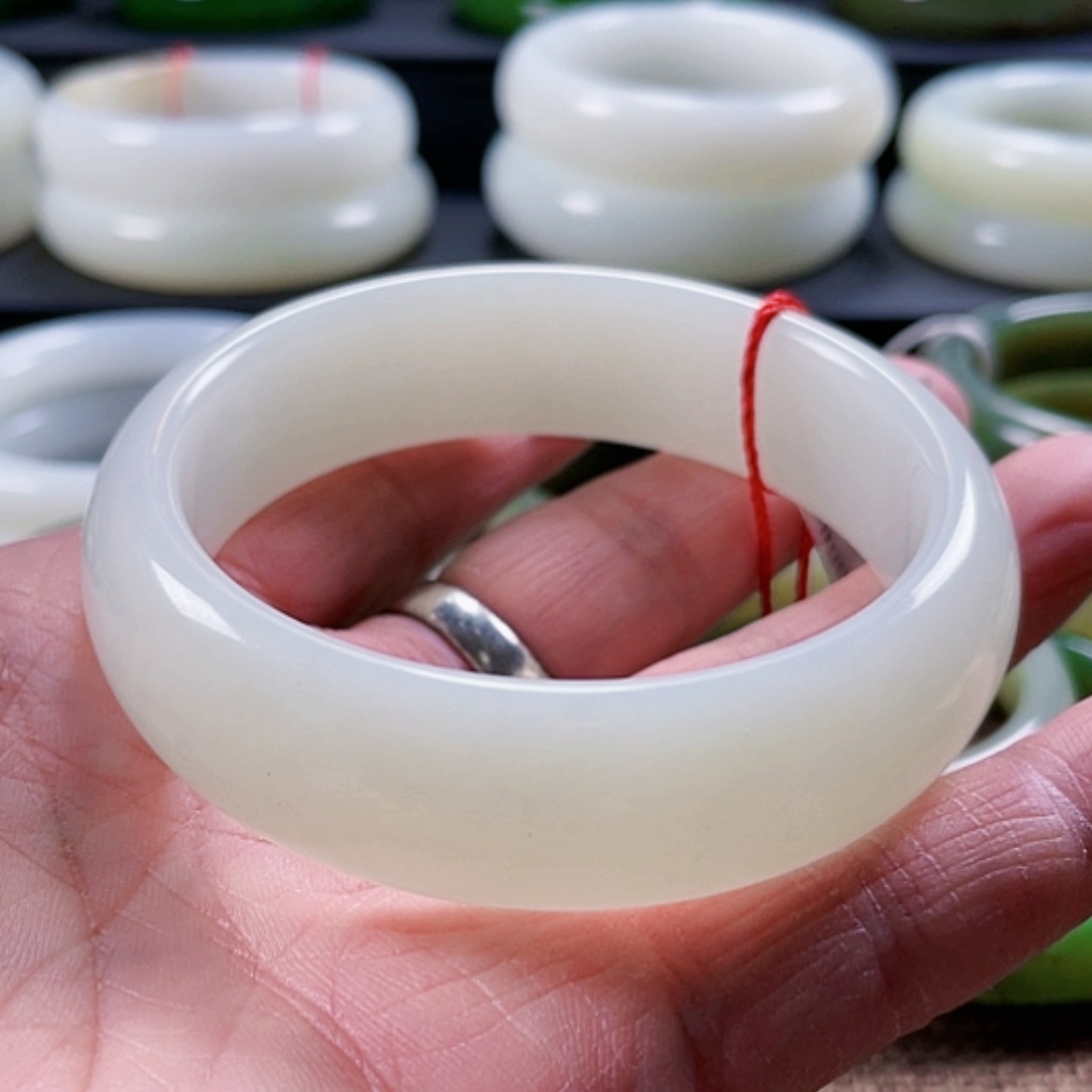 【闪购商品】和田玉手镯未镶嵌Z***S