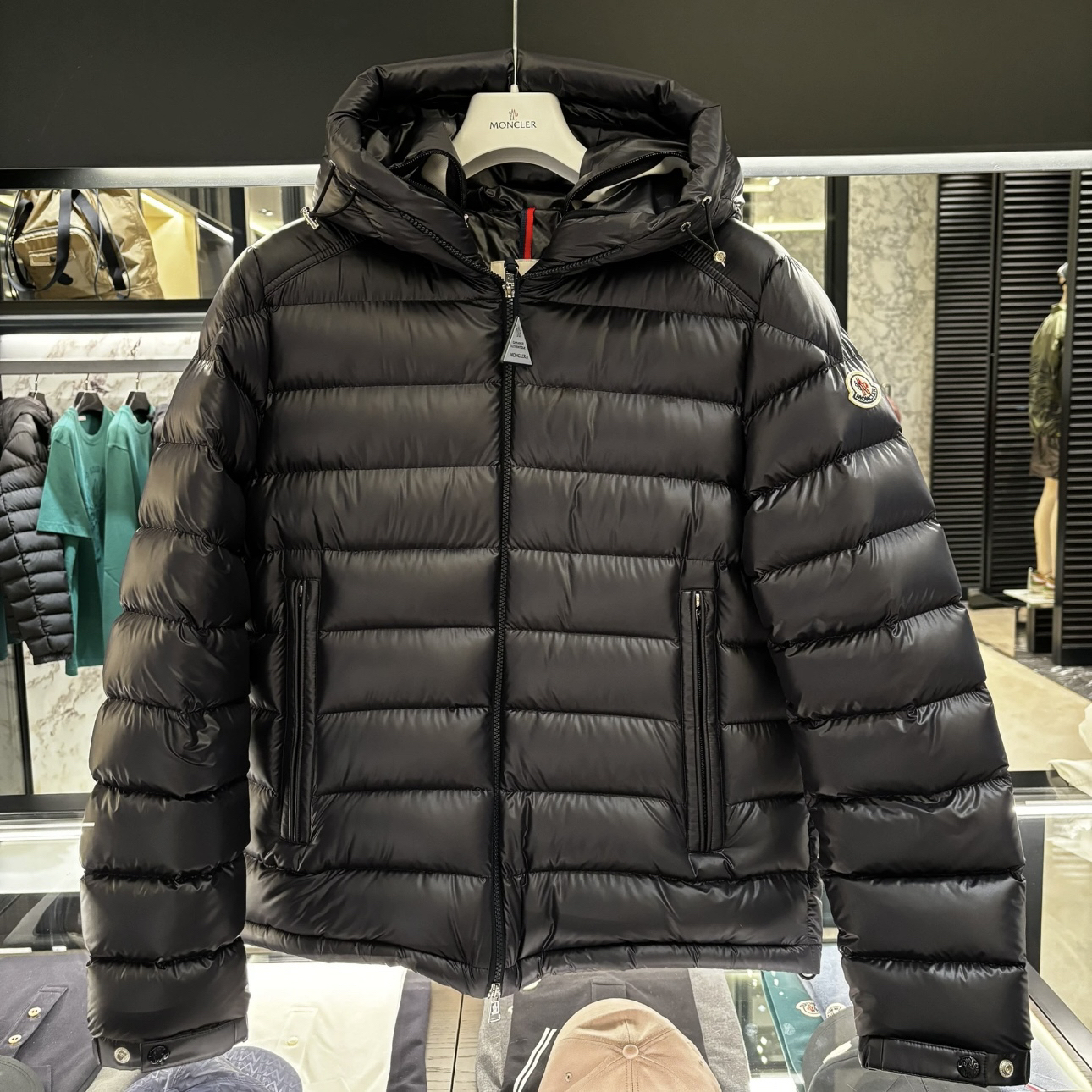 未使用 MONCLER FW24 Besines系列连帽羽绒服/3码/251219