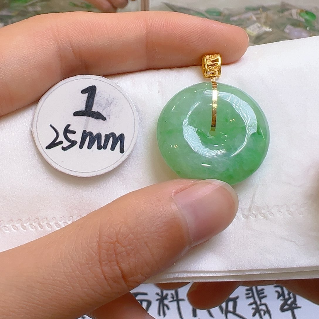 翡翠颈饰18K金镶嵌翡翠