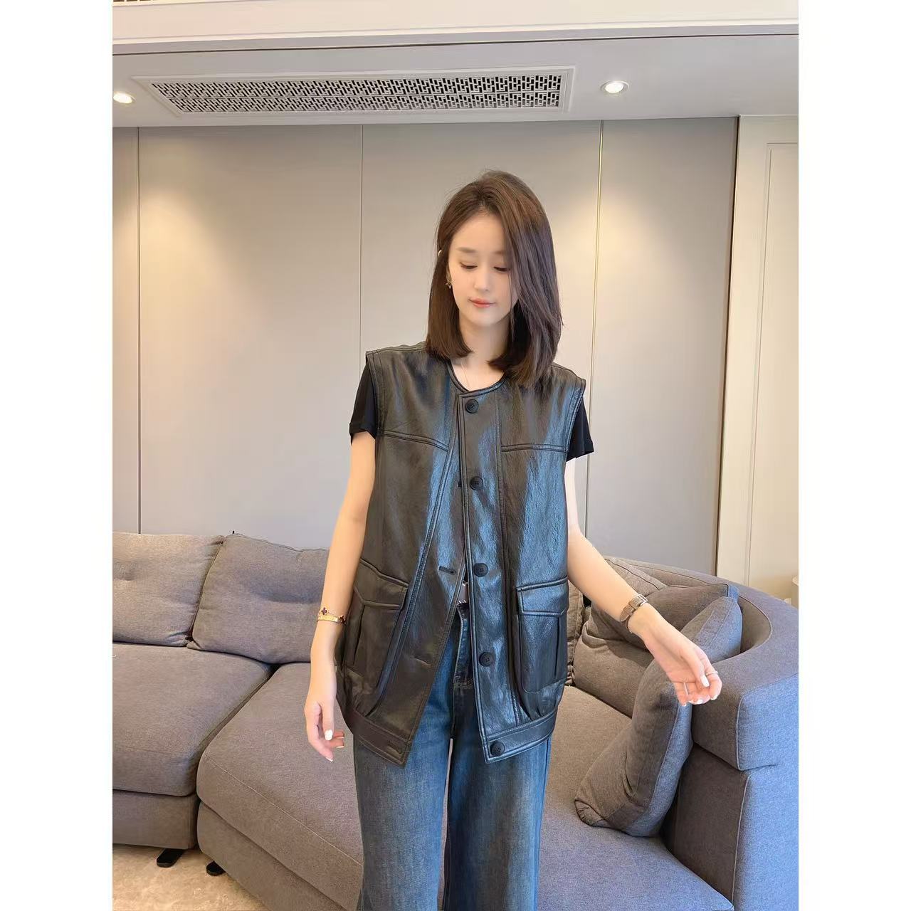 2025新款设计感潮流百搭圆领无袖小香风马甲女