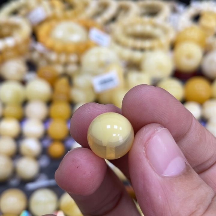 蜜蜡未镶嵌裸石12.3mm瑕疵特色荧光款式