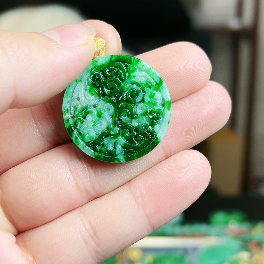 翡翠颈饰18K金镶嵌吊坠