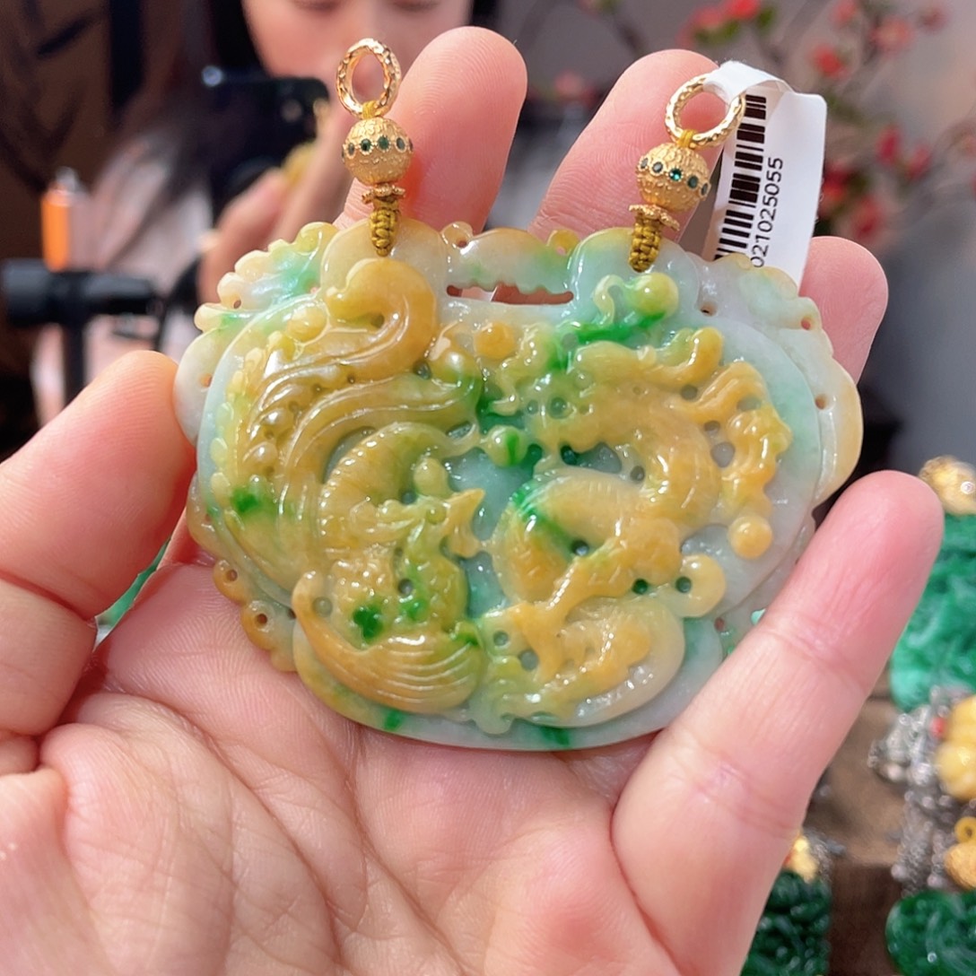 翡翠未镶嵌吊坠(赠链)