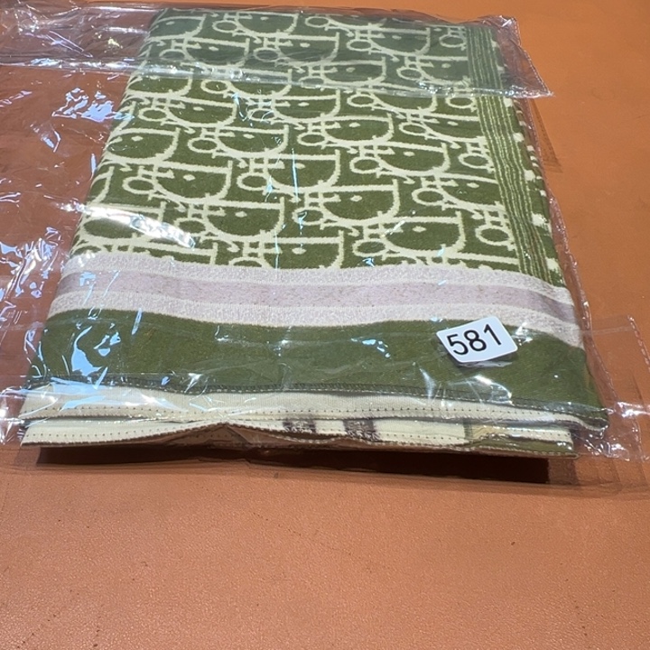 J*** 摆件阿达西日瓷摆件581