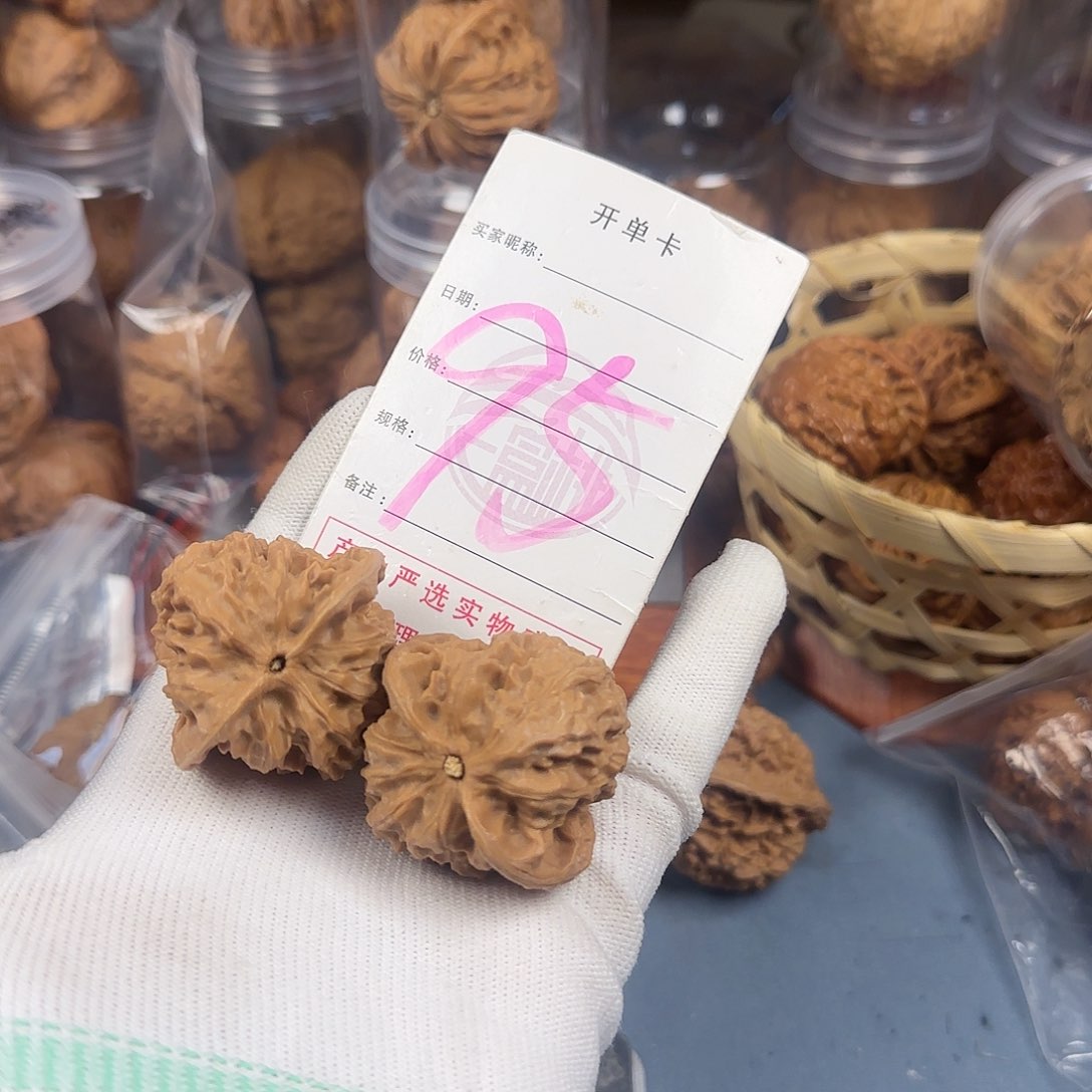 文玩核桃吊坠飞*野狼