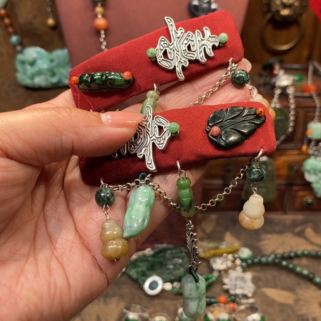 翡翠吊坠(赠链)未镶嵌