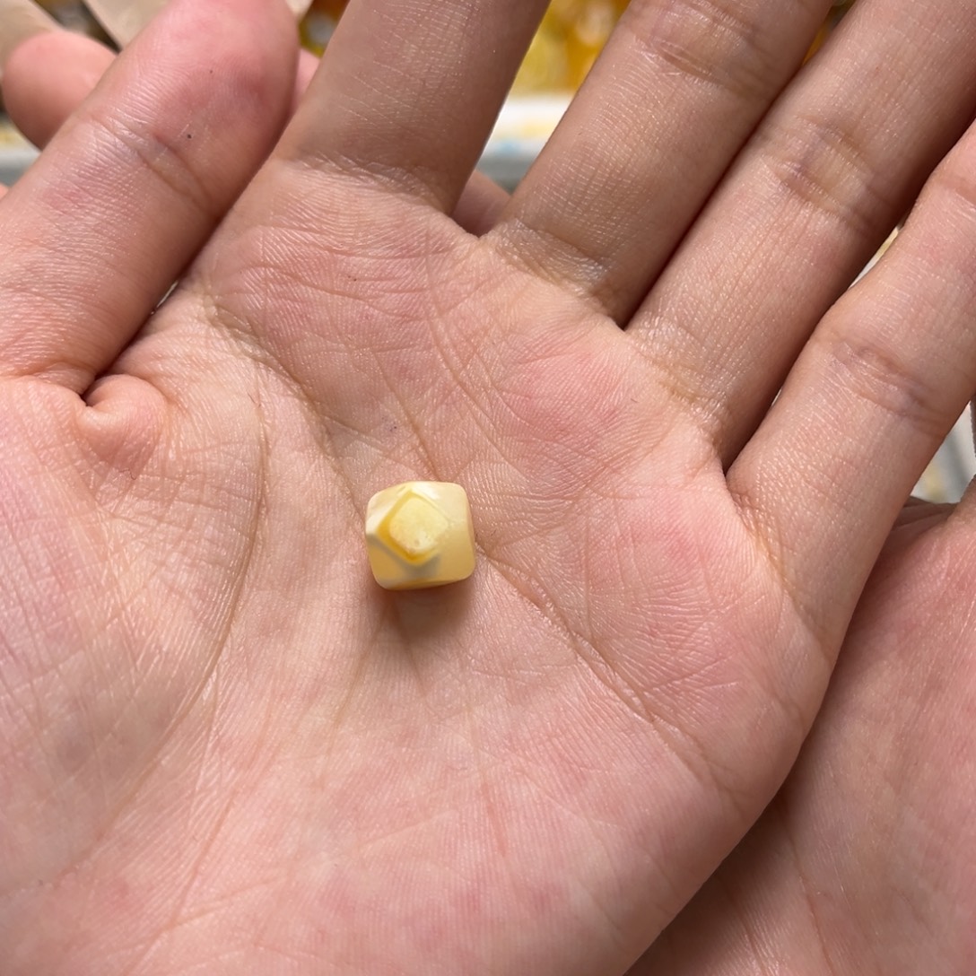 梦***舞琥珀未镶嵌裸石天然琥珀