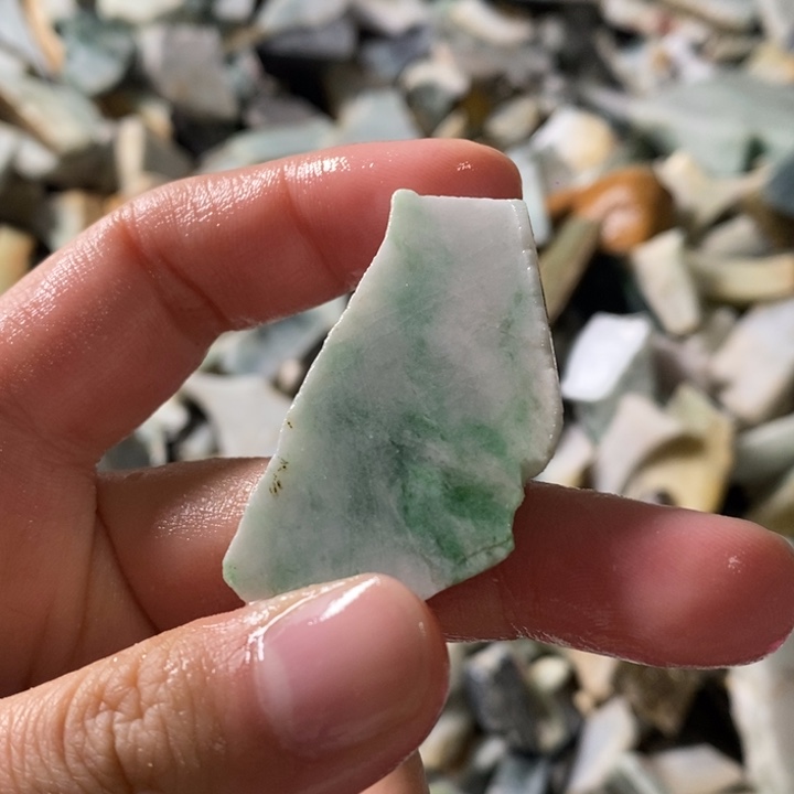 翡翠颈饰未镶嵌天然翡翠