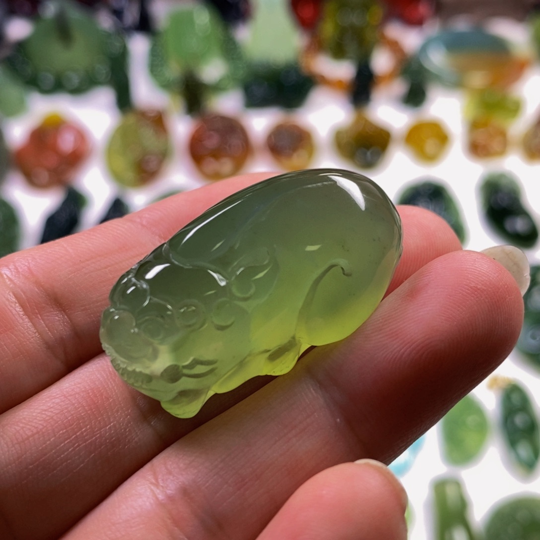 蛇纹石玉颈饰未镶嵌