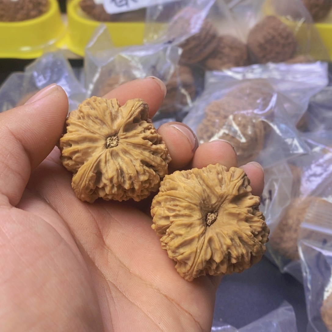 对****！文玩核桃南疆石有黄有色差004