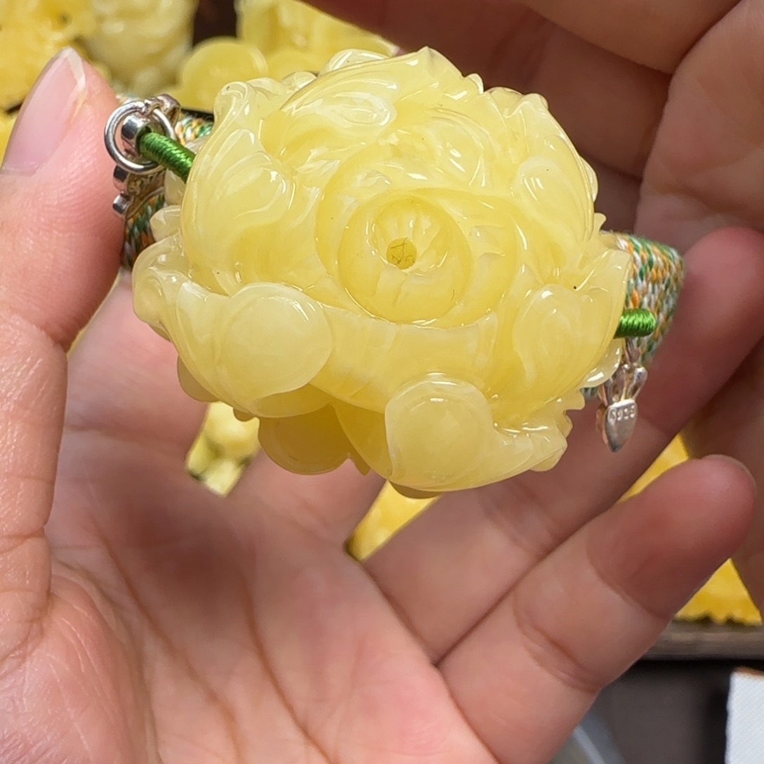 蜜蜡未镶嵌珠宝奇石