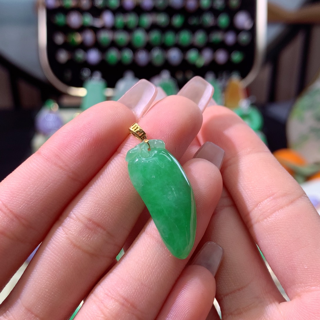 翡翠颈饰18K金镶嵌翡翠