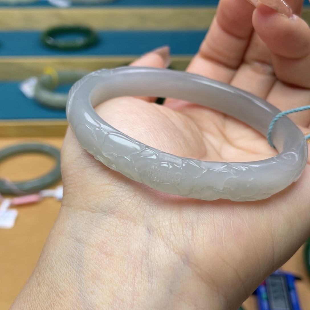 和田玉手镯61圈口。编号aA14未镶嵌