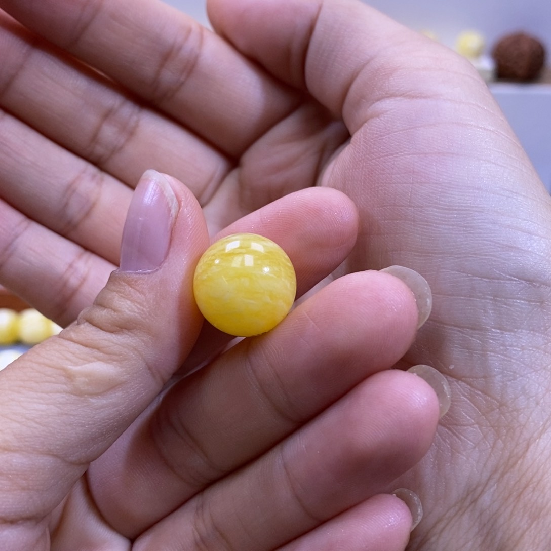 琥珀未镶嵌珠宝奇石自**风