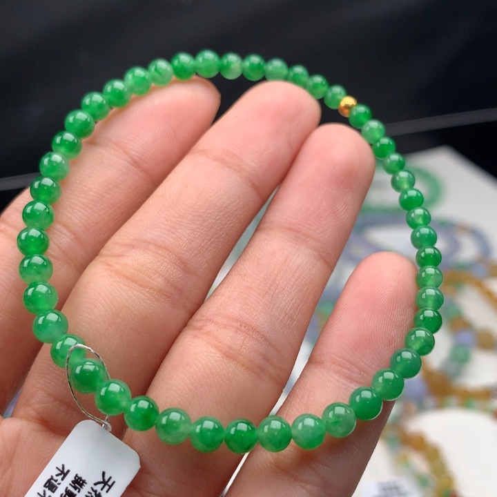 翡翠手镯未镶嵌卡