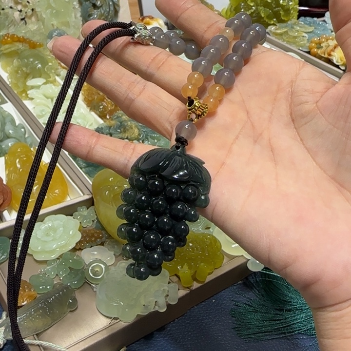 蛇纹石玉吊坠未镶嵌