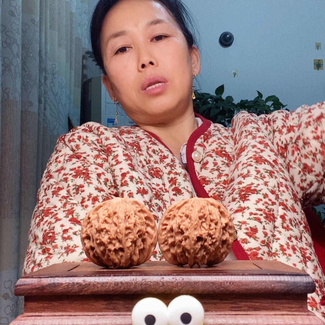 弹***牛吊坠文玩核桃磨盘