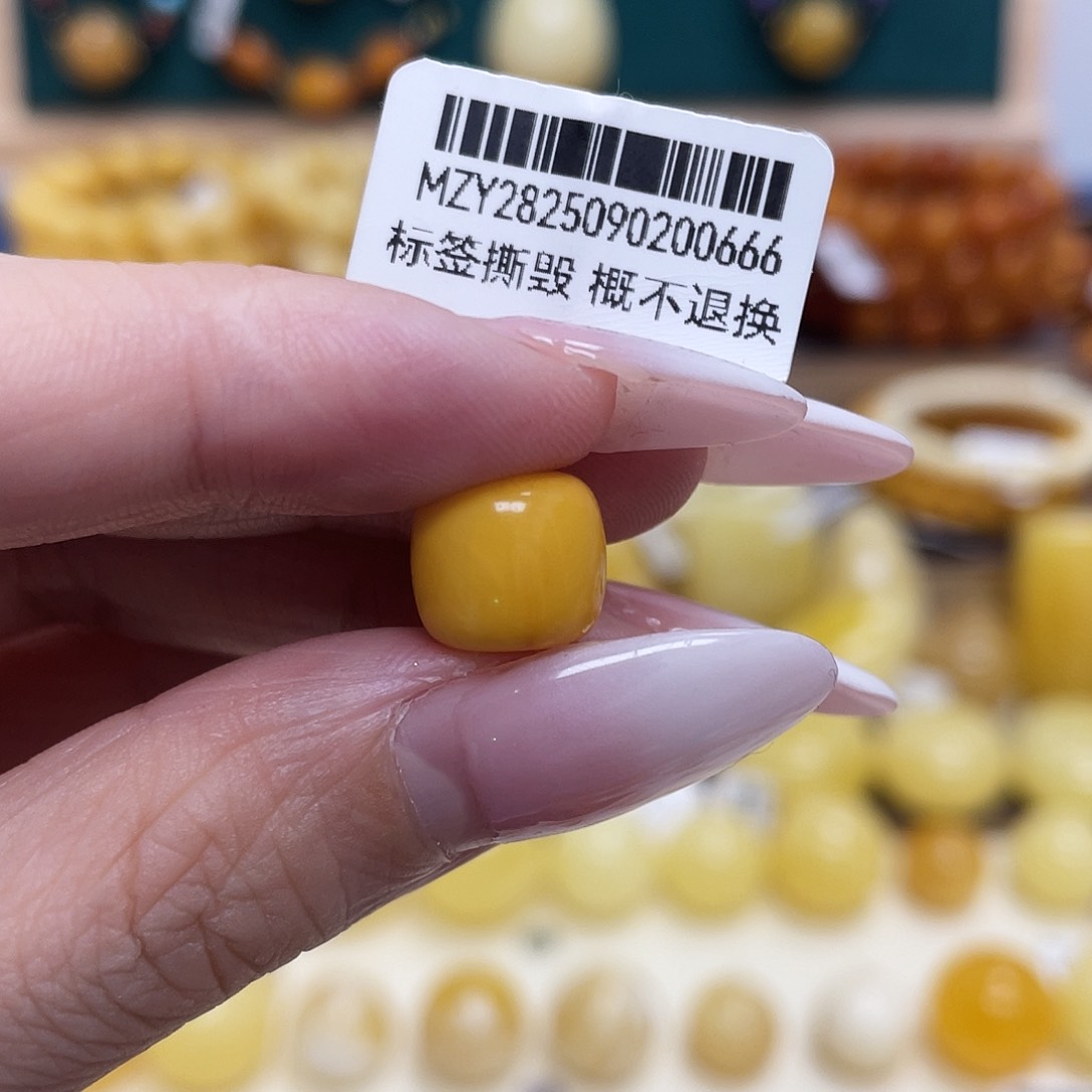 蜜蜡未镶嵌珠宝奇石10.3*9.3mm瑕疵