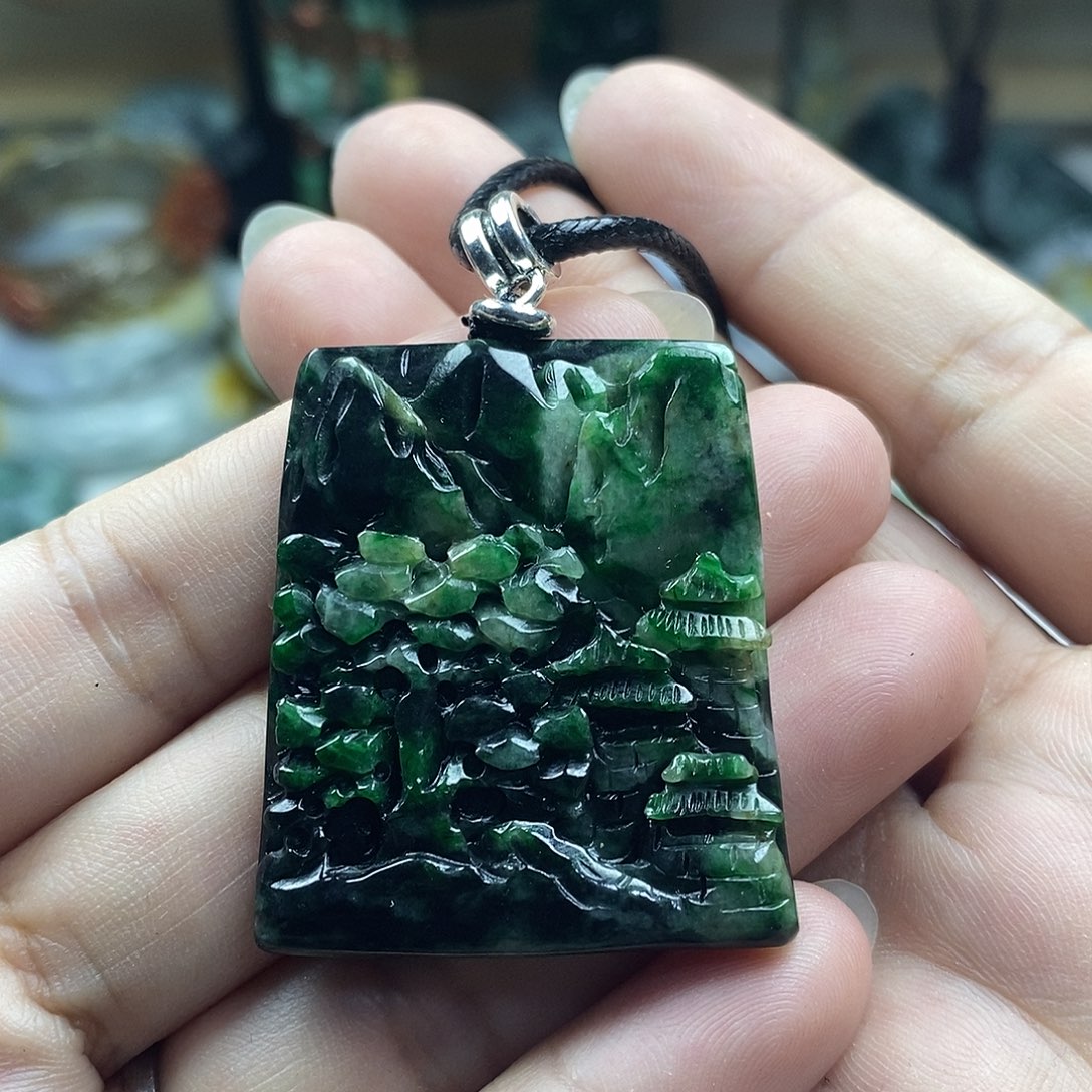 翡翠未镶嵌颈饰牌子