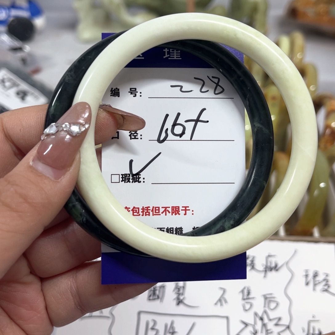 蛇纹石玉手镯未镶嵌