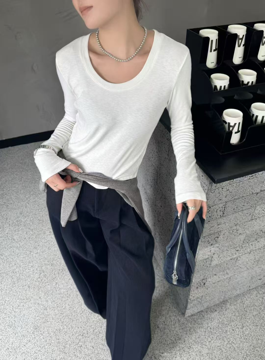 秋冬季新款u领正肩女装纯色长袖弹力打底衫简约显瘦款1537