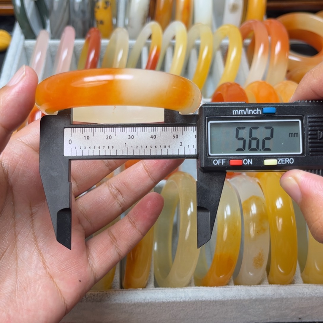 石英质玉（黄龙玉）未镶嵌手镯