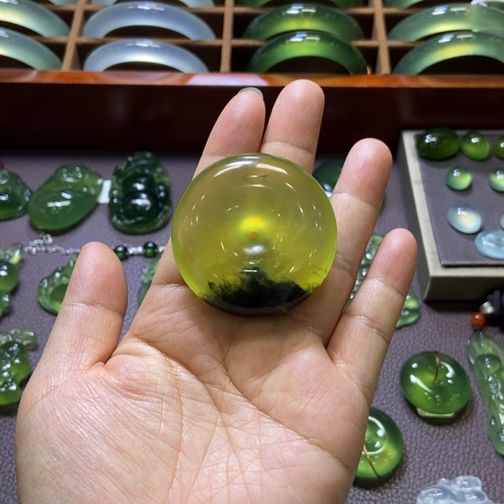 蛇纹石玉未镶嵌吊坠