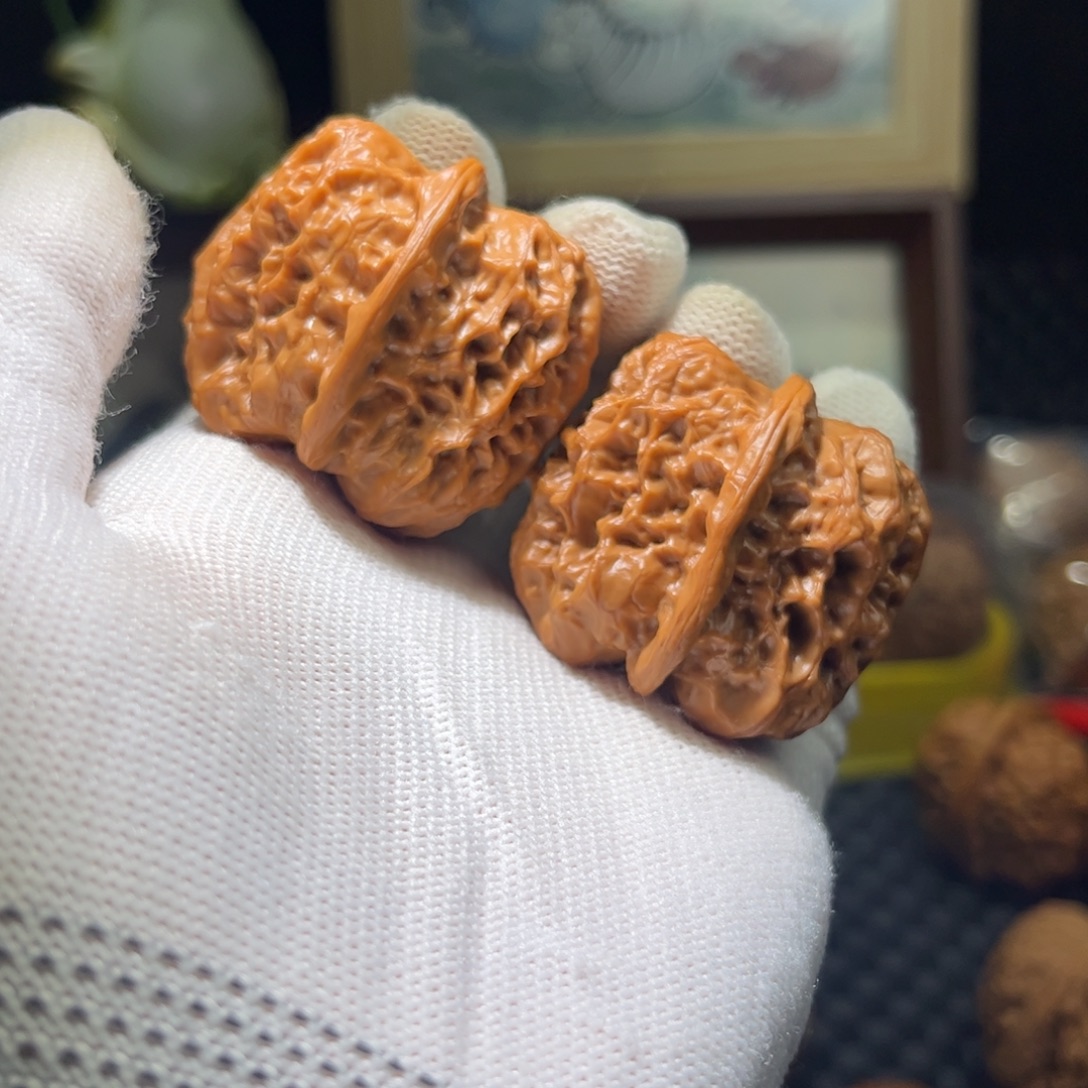 文玩核桃吊坠金钟