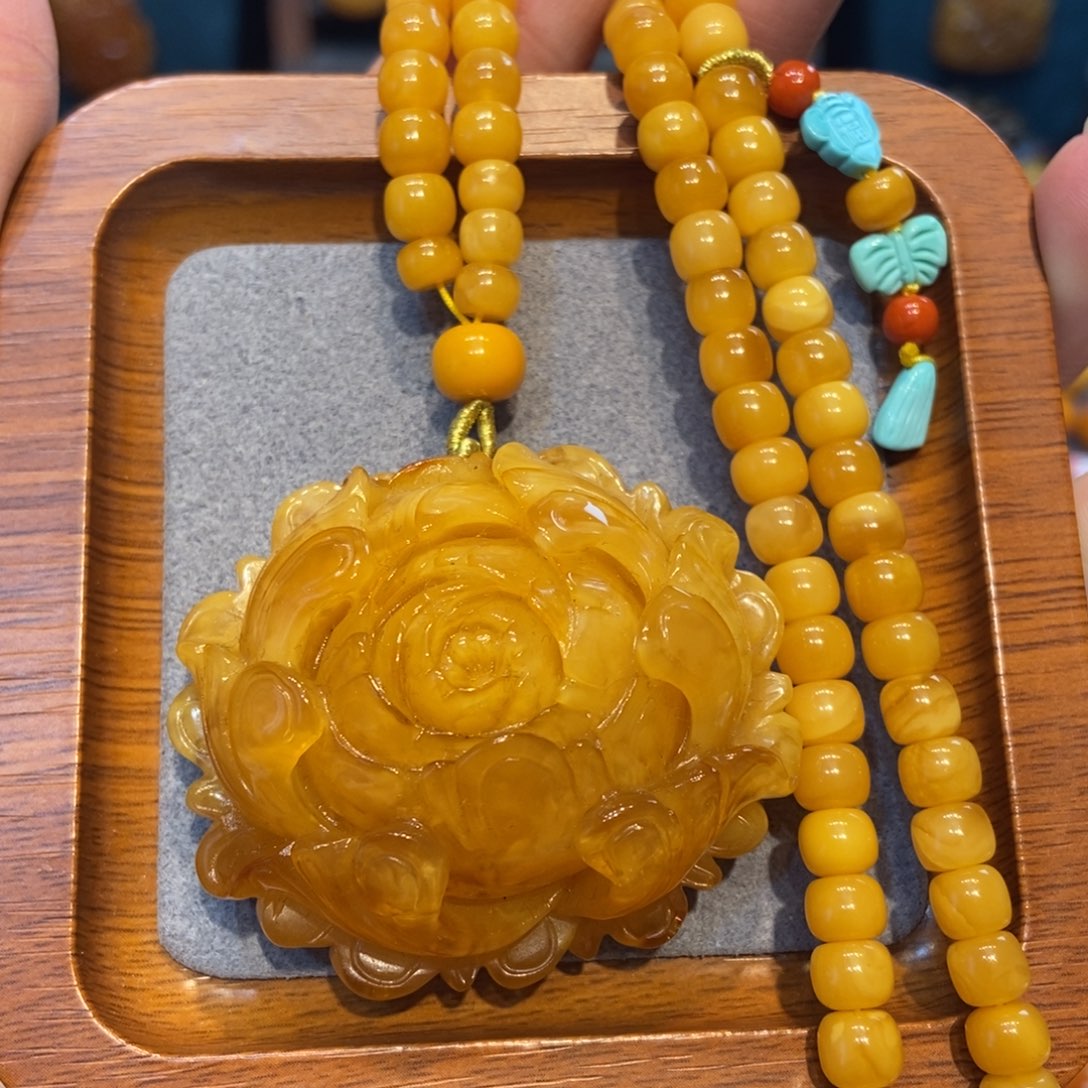 琥珀未镶嵌颈饰蜜蜡