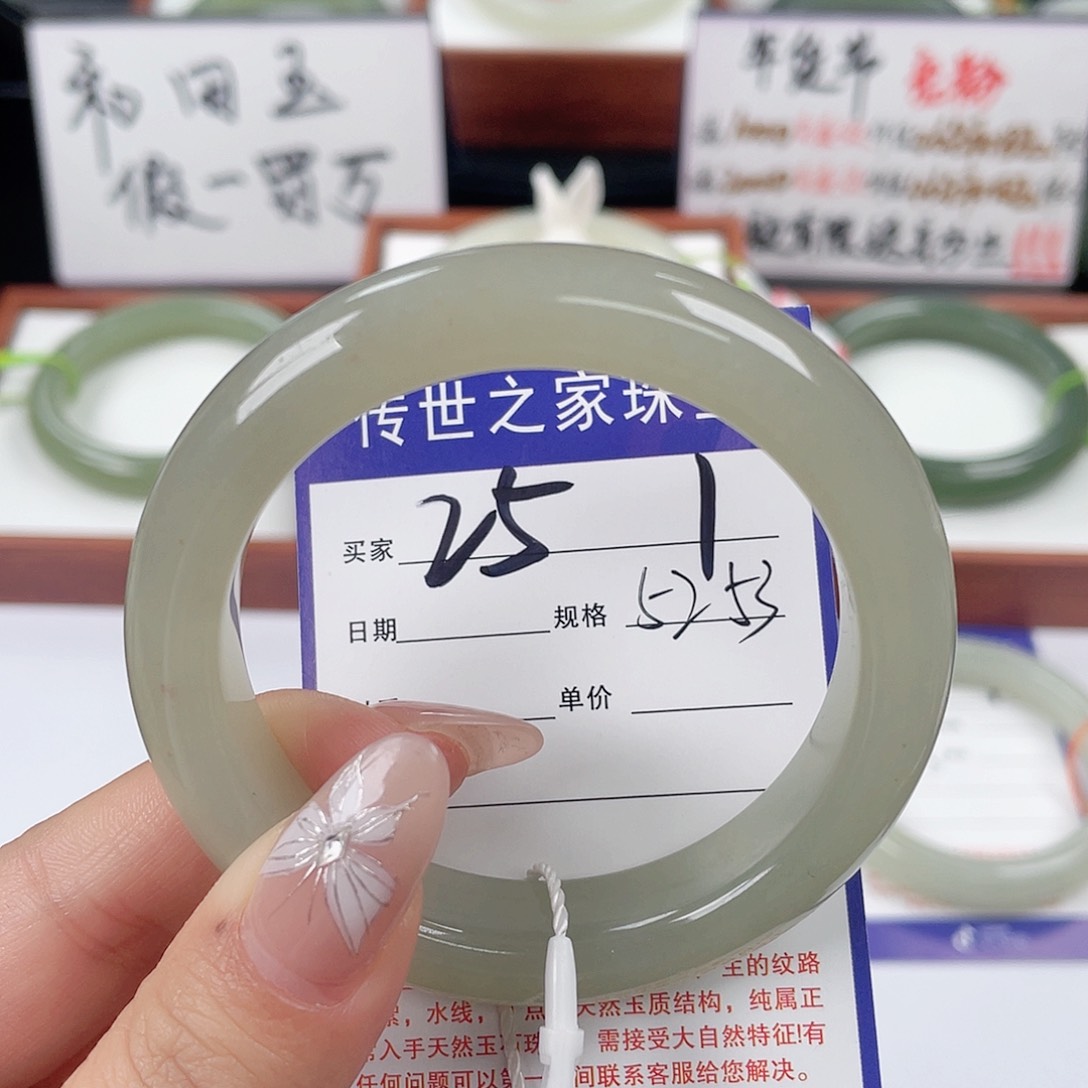 和田玉手镯未镶嵌