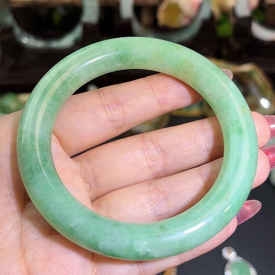 翡翠手镯未镶嵌自****?君子协议