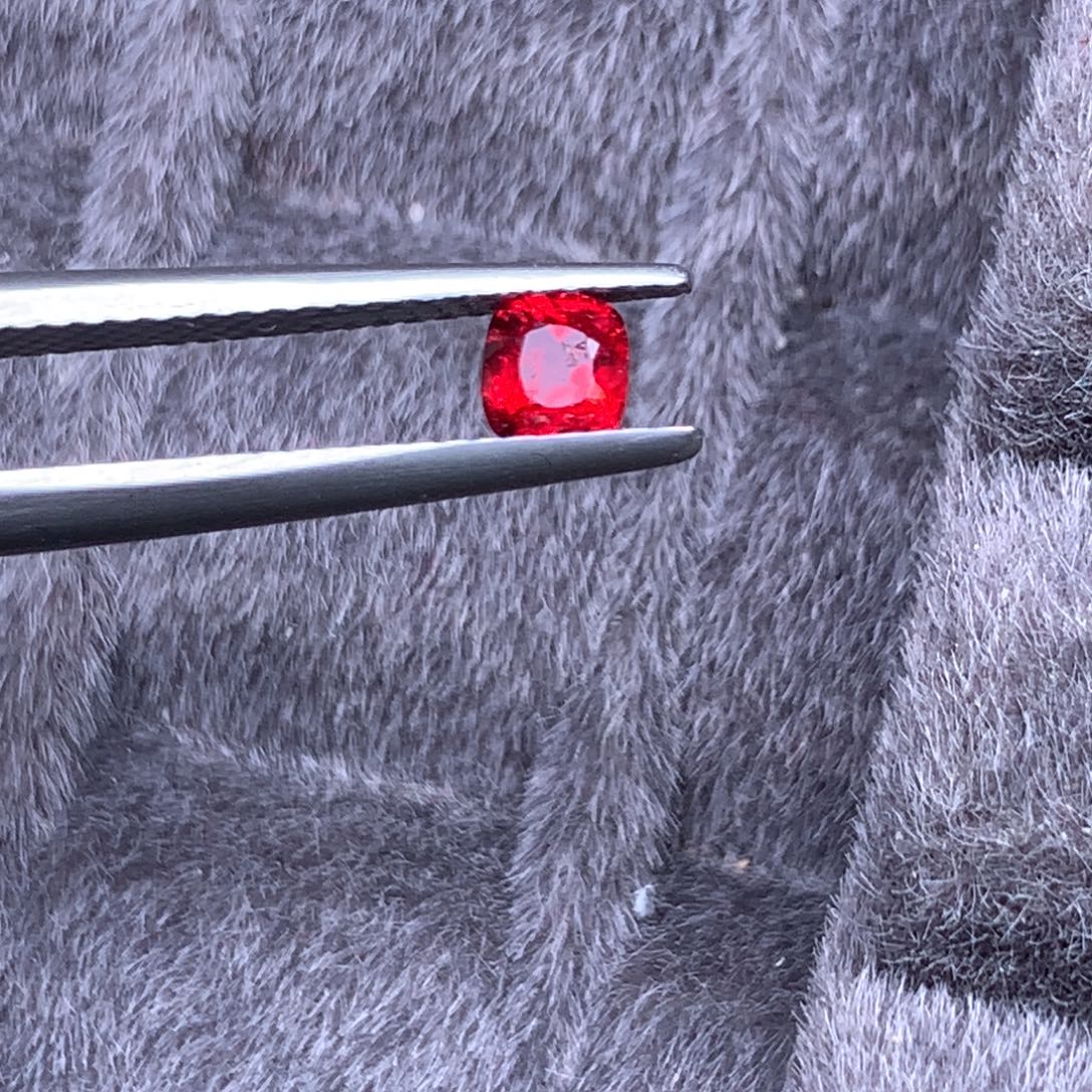 尖晶石裸石缅甸绝地武士0.34克拉