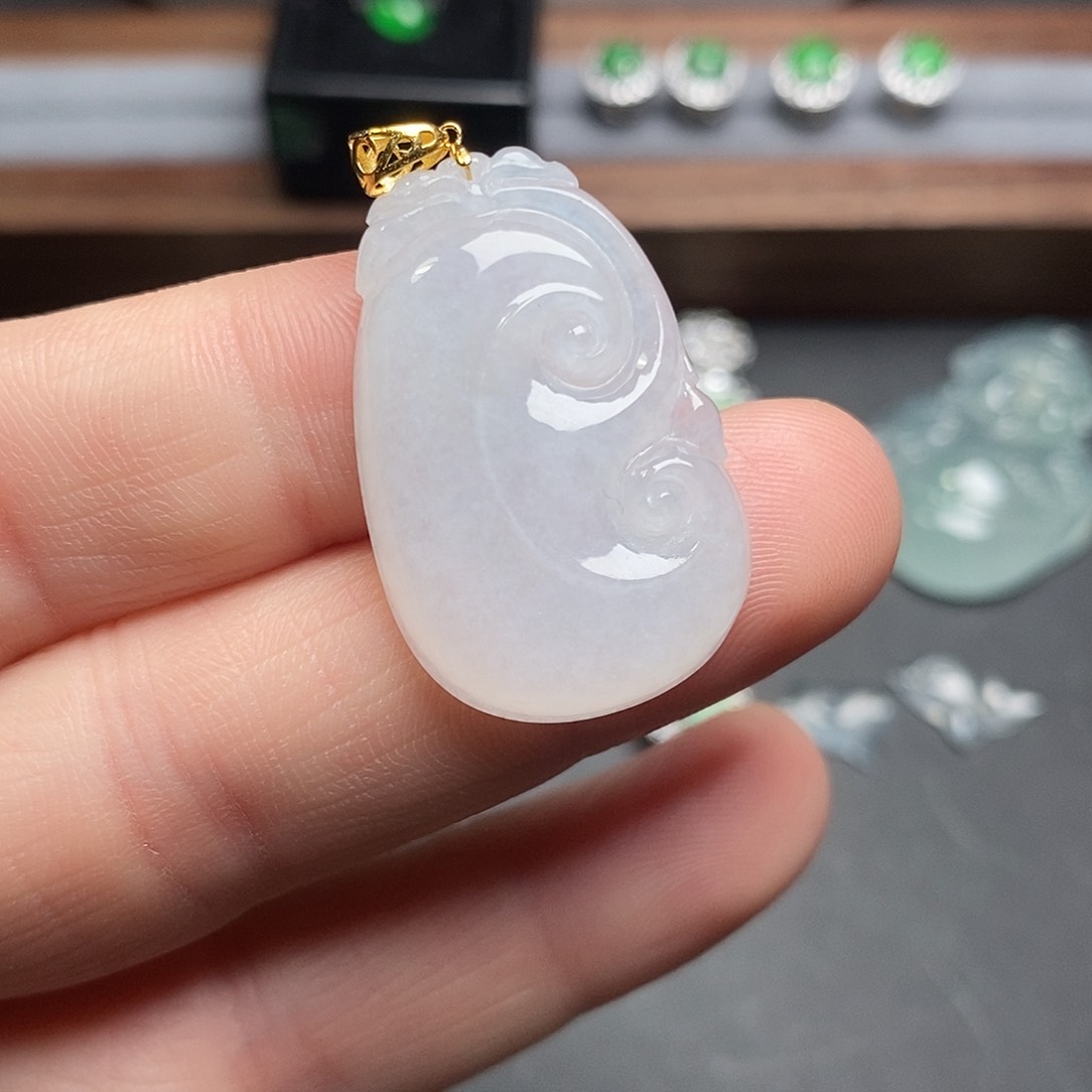 翡翠颈饰18K金镶嵌如意