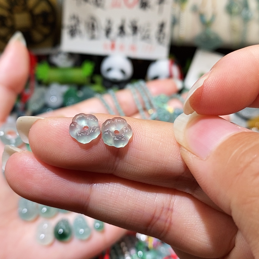 翡翠未镶嵌颈饰冰种小花 一对福利